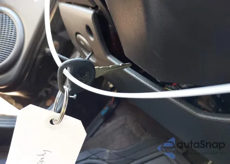 2001 Saturn Sc1 from USA, damaged, VIN 1G8ZP128X1Z106913